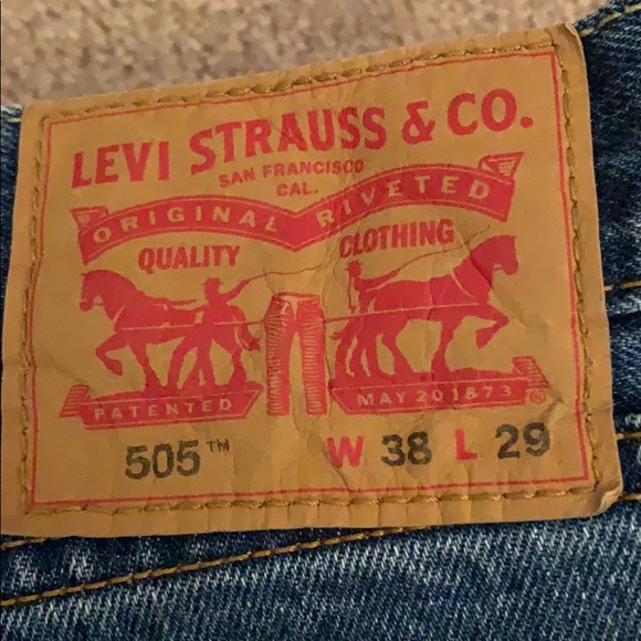 Men’s Levi Jeans - Picture 2 of 6